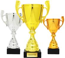 Henkelpokal: PVC-Henkelpokal in Gold.